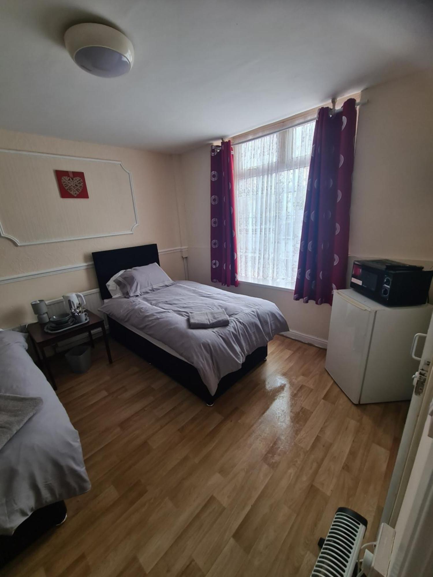 Tredegar Arms Budget Guesthouse For Walkers/Cyclists/Contractors/Traveler Merthyr Tydfil Exterior photo