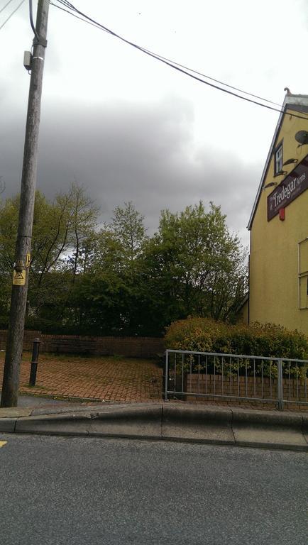 Tredegar Arms Budget Guesthouse For Walkers/Cyclists/Contractors/Traveler Merthyr Tydfil Exterior photo