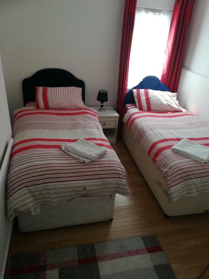 Tredegar Arms Budget Guesthouse For Walkers/Cyclists/Contractors/Traveler Merthyr Tydfil Exterior photo